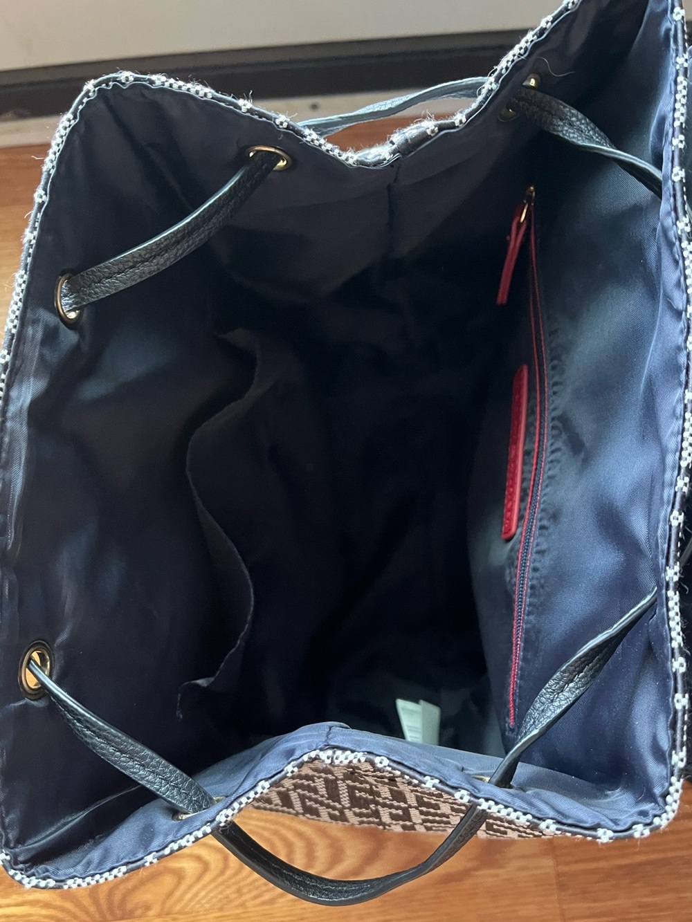Tommy Hilfiger Back Pack - Picture 6 of 8